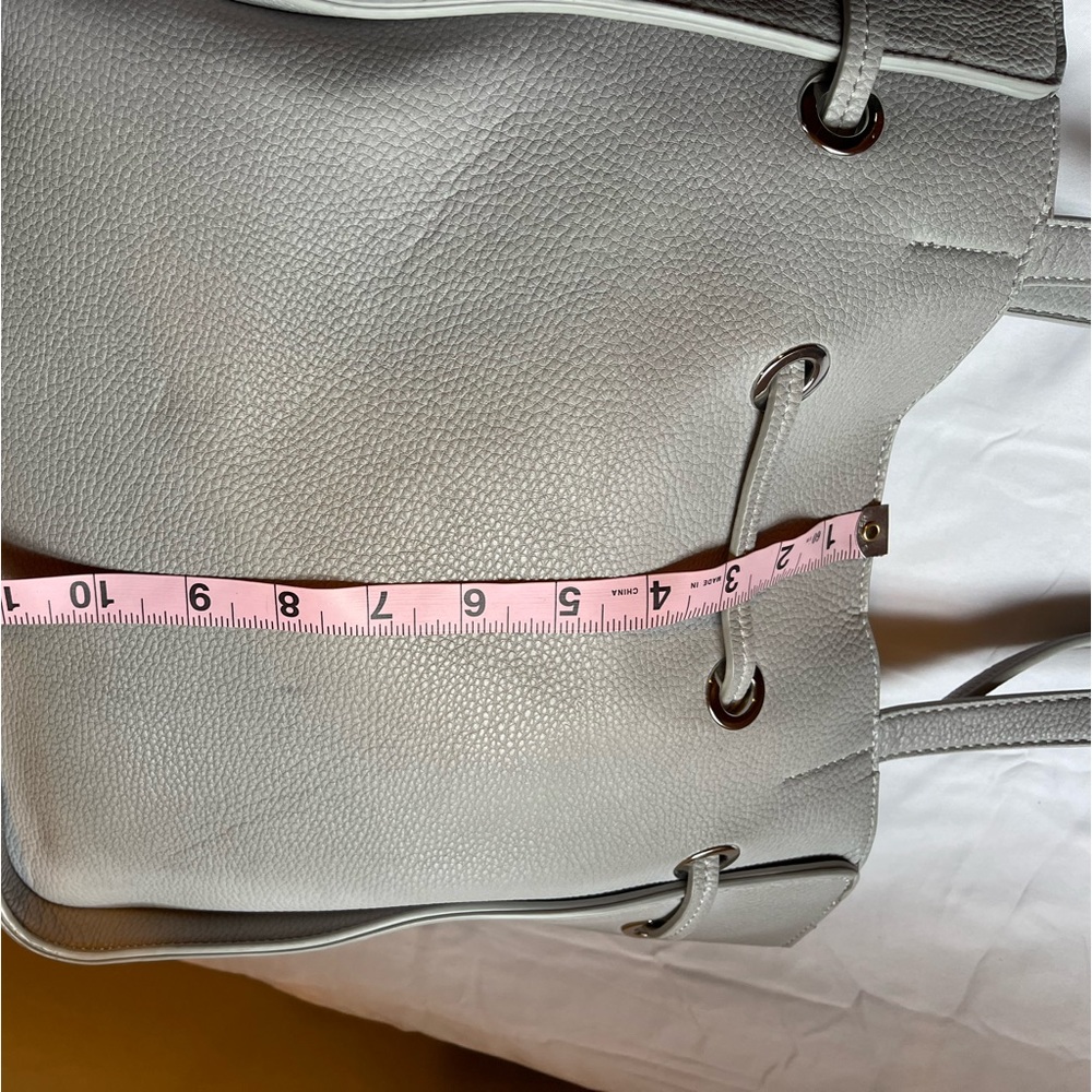 Gray tote bag with tassels - Picture 3 of 9